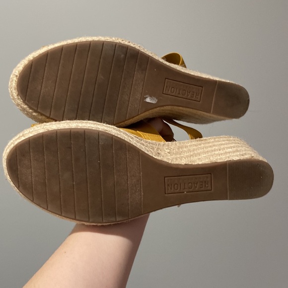 Kenneth Cole Reaction Carrie Espadrilles Wedges worn once mustard gold 💕 Size 9 - Picture 10 of 13